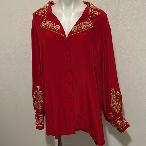 Diane Von Furstenberg Tops - Diane Von Furstenburg silk blouse